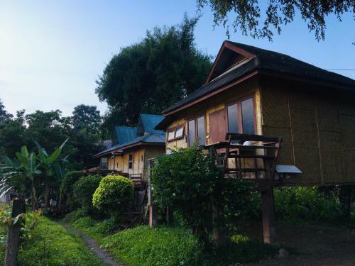 Golden Hut -chill Bungalows In Town??????????