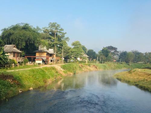 Golden Hut -chill Bungalows In Town??????????