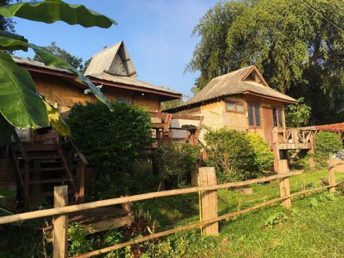 Golden Hut -chill Bungalows In Town??????????