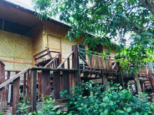 Golden Hut -chill Bungalows In Town??????????