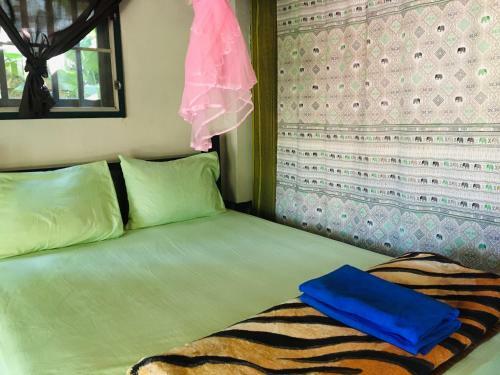 Golden Hut -chill Bungalows In Town??????????