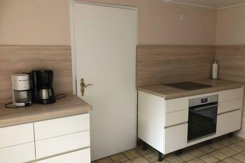 Gro�z�giges Reetdachhaus An Der Nordsee