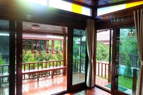 Hostal Ruen Orathai Resort