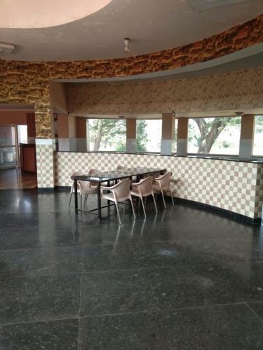 Hotel Mayura Pavithra Yediyur