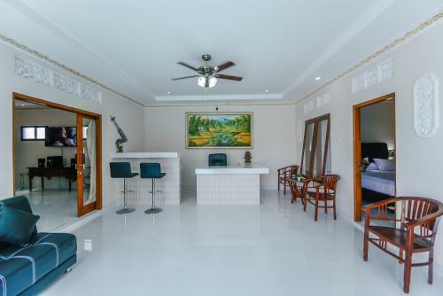 Hostal Pecatu Breeze 267