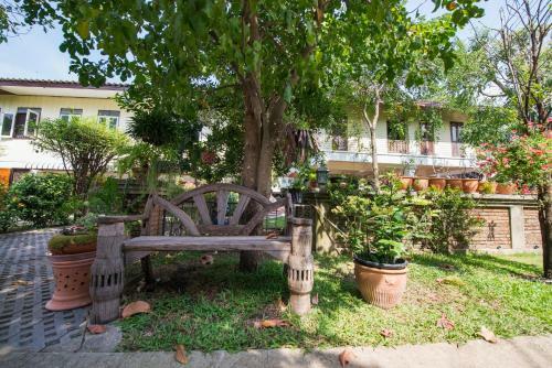 Hostal Phuttal Residence
