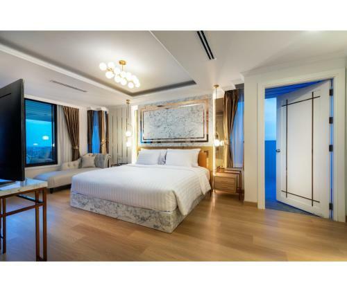 Nine River Hotel