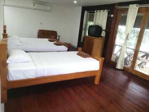 Hotel Jansom Beach Resort