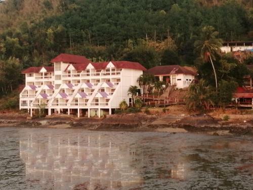 Hotel Jansom Beach Resort