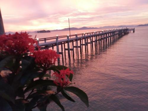 Hotel Jansom Beach Resort