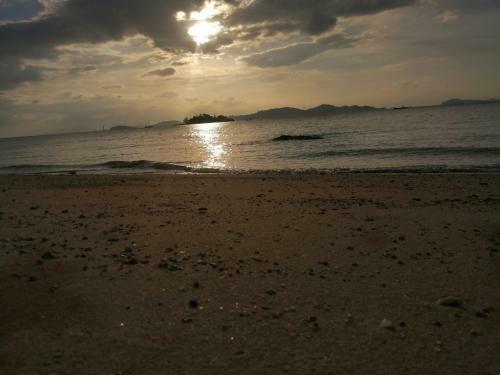 Hotel Jansom Beach Resort