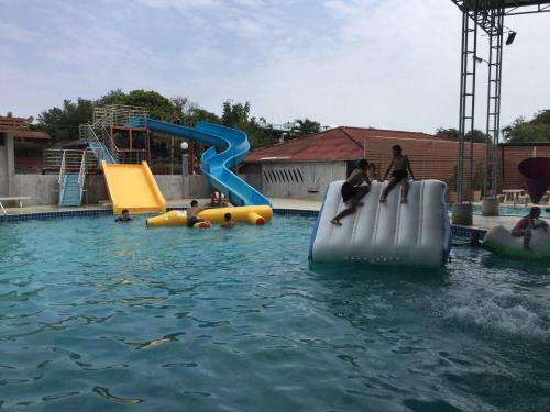 Hostal Tpp Pool House