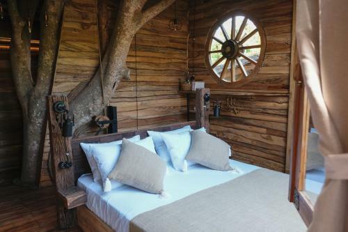 Lodge Roots Tree House