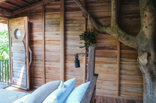 Lodge Roots Tree House