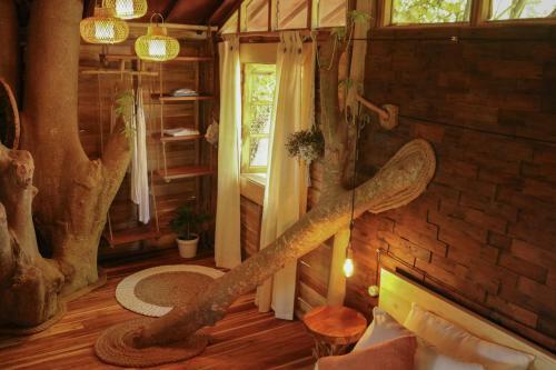 Lodge Roots Tree House