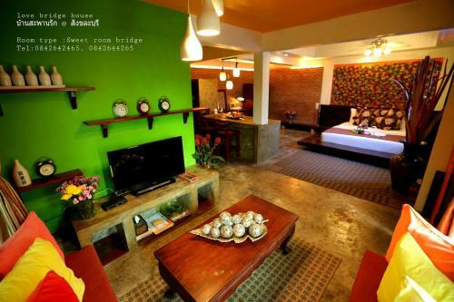 Hotel Love Bridge House ????????????
