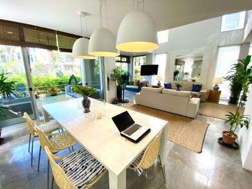 Front Samet Beach House With Swimming Pool