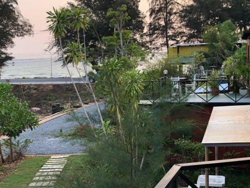 Hotel Beach Box Resort At Rimlay Rayong