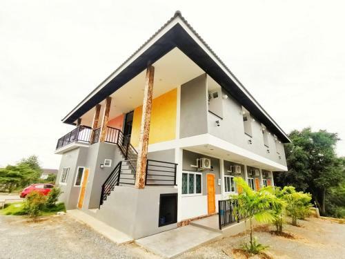 Hotel ???????? ????? ?????? ??????? ( Little Hill Sattahip Resort )
