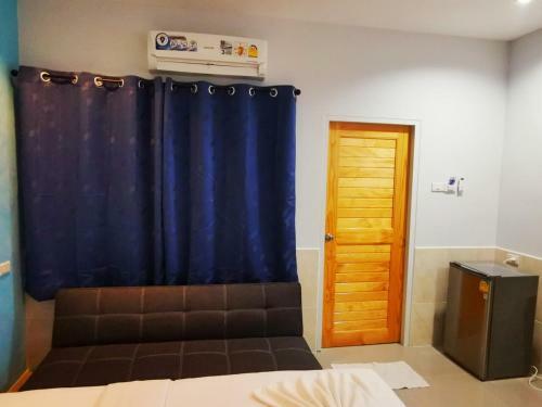 Hotel ???????? ????? ?????? ??????? ( Little Hill Sattahip Resort )