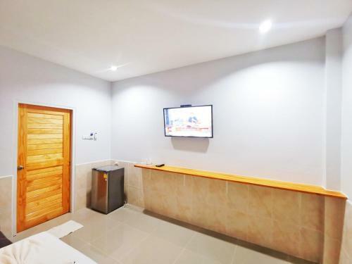 Hotel ???????? ????? ?????? ??????? ( Little Hill Sattahip Resort )