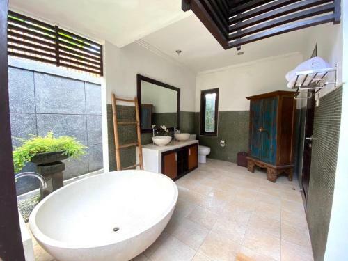Magical Living 2 Br With Private Pool
