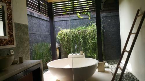 Magical Living 2 Br With Private Pool