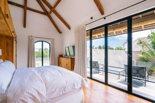 Spacious, Light, Cozy Designed Villa In Fantastic Location