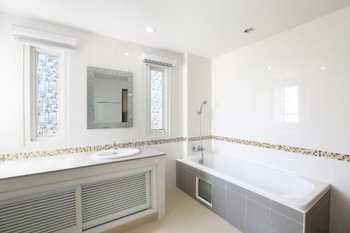 Aparthotel V Place Residence