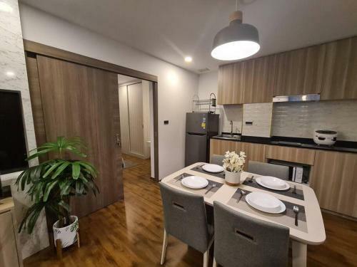 Apartamento 2br Service Condo In Sriracha