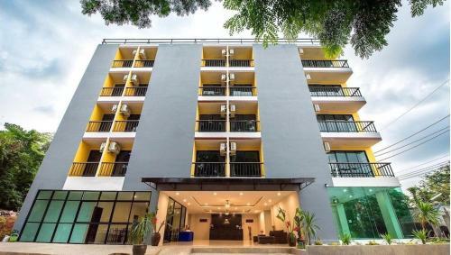 Yamin Seaview Hotel