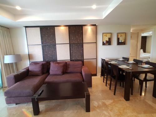 Spacious Apartment With Ocean View In Panwa