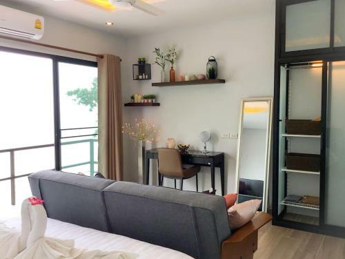 Koh Sirey Beachfront Pool Villa