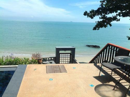 Koh Sirey Beachfront Pool Villa