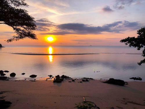 Koh Sirey Beachfront Pool Villa 2 Bedrooms