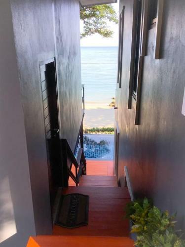 Koh Sirey Beachfront Pool Villa 2 Bedrooms