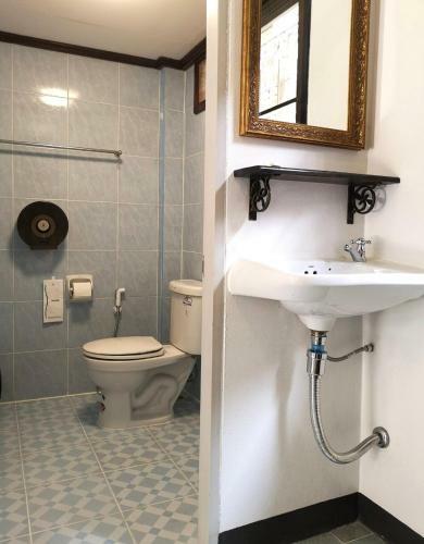 Roongthoeng Heritage Hotel
