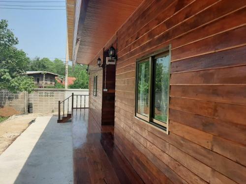 Bed & Breakfast Baan Rabiangdao Uthaithani