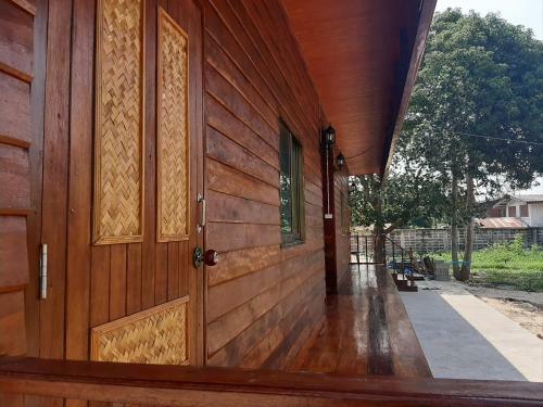 Bed & Breakfast Baan Rabiangdao Uthaithani