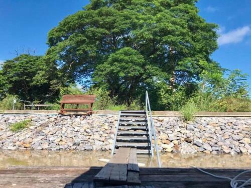 Albergue U Pae Paestay Uthaithani