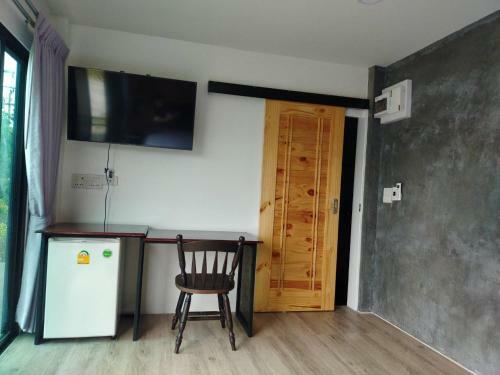 Hotel Uthaithani Resort