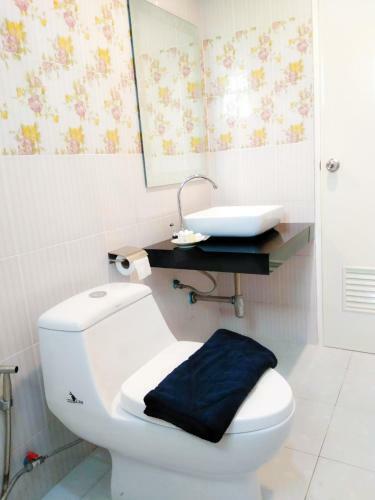 Hotel Uthaithani Resort