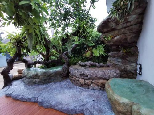 Hotel Uthaithani Resort