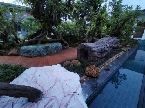Hotel Uthaithani Resort