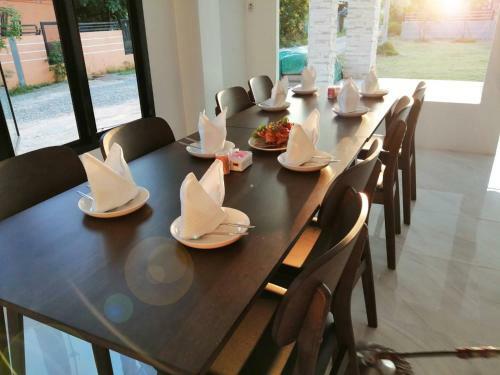 Hotel Uthaithani Resort