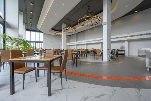Tour De Phuket Hotel - Sha Plus