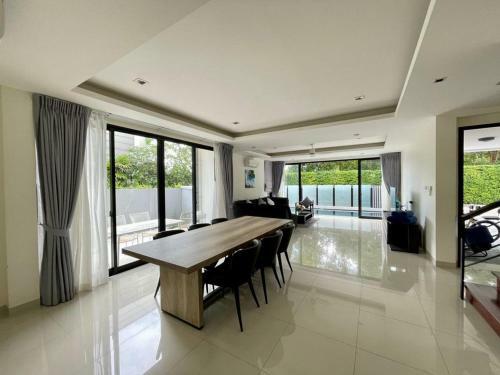 5 Bedroom Pool Villa Laguna Park