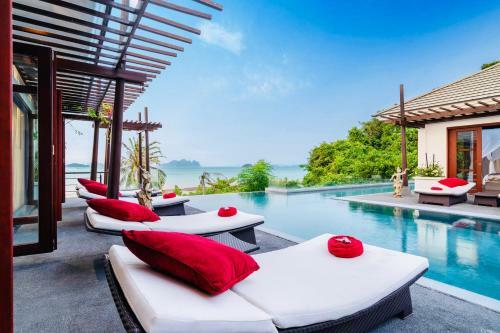 D-lux 4 Bed Sea View Villa With Private Beach