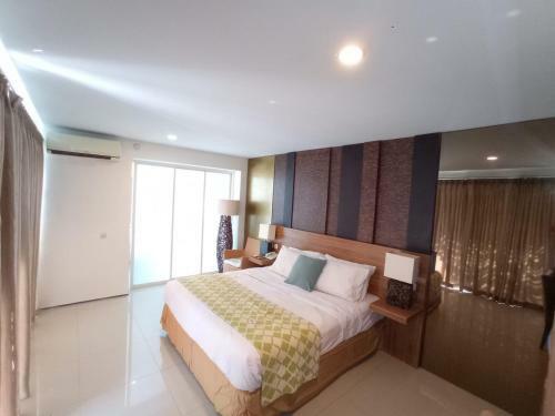 Nueve Springleaf Villa