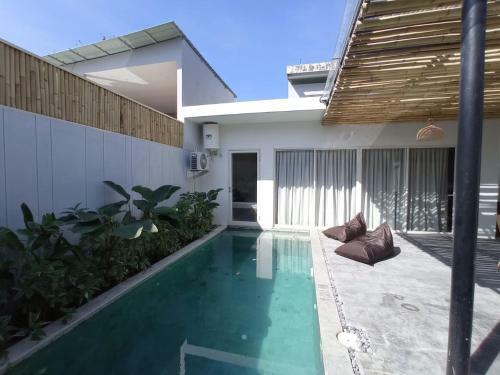 Nueve Springleaf Villa